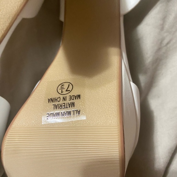 Speed Limit 98 Elegant White Heels - Picture 5 of 6